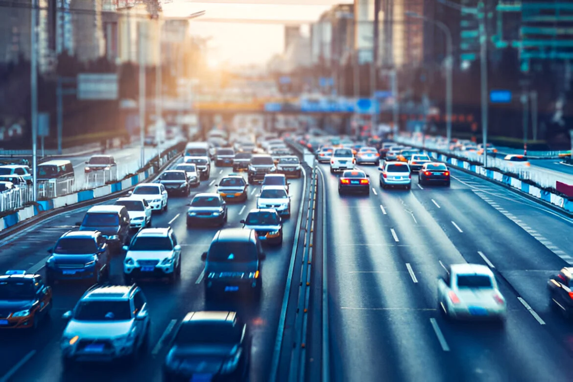 Eurokomisija rosina noteikt 30 km/h ātruma ierobežojumu pilsētās